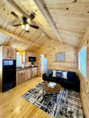 2 Bedroom Log Cabin on Lake James with Loft- Private Resort Amenities